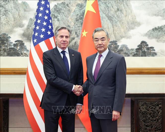 Bộ trưởng Ngoại giao Trung Quốc Vương Nghị (phải) trong cuộc gặp người đồng cấp Mỹ Antony Blinken tại Bắc Kinh, ngày 26/4/2024. Ảnh: THX/TTXVN