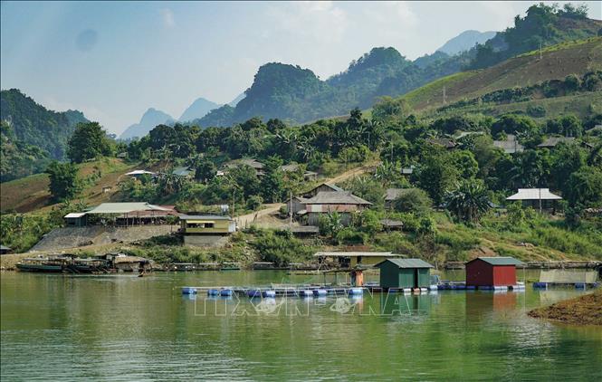 Stilt houses of ethnic minority locals in Tua Chua. VNA Photo: Xuân Tư