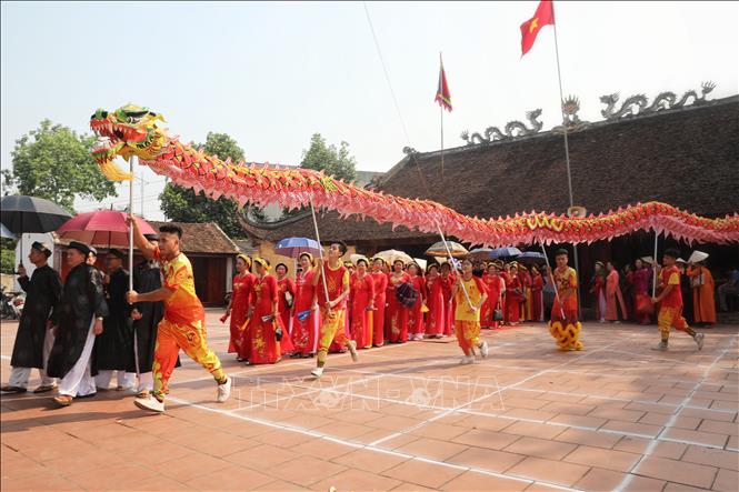 Lễ rước từ đình Thuận Hòa, đình Viễn Sơn về chùa Phúc Quang. Ảnh: Danh Lam -TTXVN