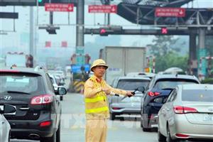 Hà Nội phân luồng giao thông giúp người dân di chuyển an toàn