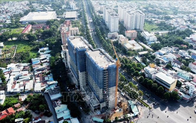 Nhà ở xã hội đang xây dựng tại phường Quang Vinh, thành phố Biên Hòa, tỉnh Đồng Nai. Ảnh: Hồng Đạt - TTXVN
