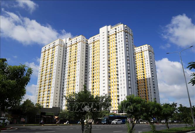 Các block chung cư trên đường Võ Văn Kiệt, quận Bình Tân, Thành phố Hồ Chí Minh. Ảnh: Hồng Đạt - TTXVN
