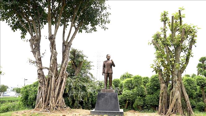 Tượng Đại tướng Võ Nguyên Giáp được đặt trang trọng trong khuôn viên không gian văn hóa. Ảnh: TTXVN phát