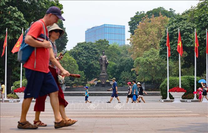 Foreign visitors in a street in the capital city of Hanoi. VNA Photo: Thanh Tùng