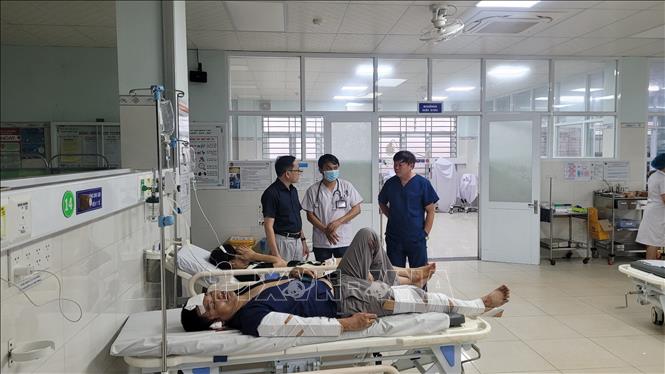 Các nạn nhân vụ tai nạn đang được điều trị tại Bệnh viện đa khoa tỉnh Gia Lai. Ảnh: TTXVN phát