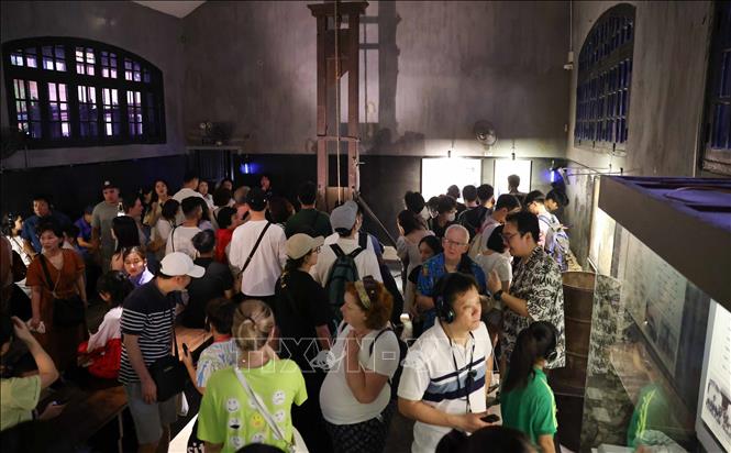 Hoa Lo Prison relic site is an intriguing destination to visit in Hanoi, attracting many domestic and foreign tourists. VNA Photo: Thanh Tùng