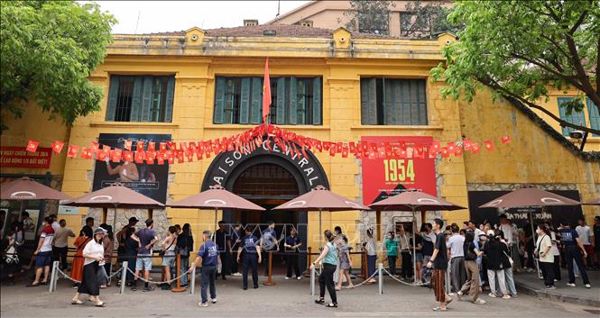 Hoa Lo prison is a venue for educating children on history and patriotism. VNA Photo: Thanh Tùng