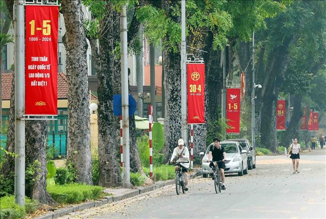 Hoang Van Thu street in Ba Dinh District, Hanoi is decorated with red banners. VNA Photo: Phạm Kiên