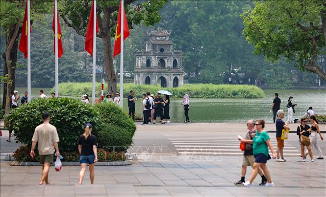Foreign visitors in a street in the capital city of Hanoi. VNA Photo: Thanh Tùng