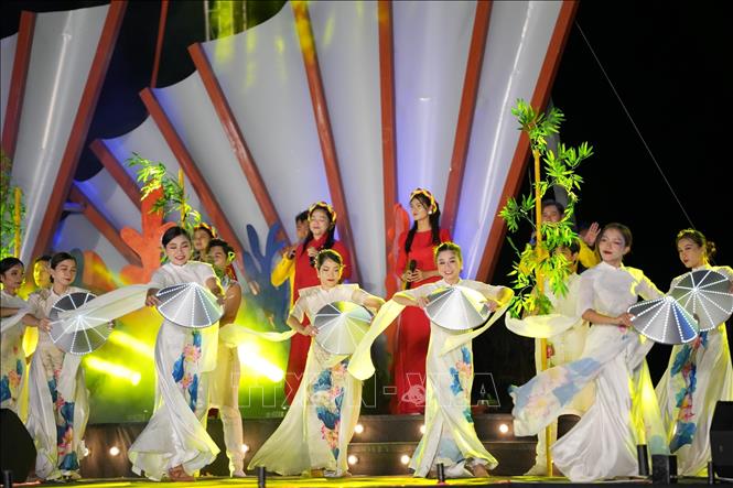 Chương trình nghệ thuật trong chuỗi sự kiện “Ngày hội Phố biển The Maris” năm 2024 tại dự án The MARIS, ven biển phường 11, thành phố Vũng Tàu. Ảnh: Huỳnh Sơn - TTXVN