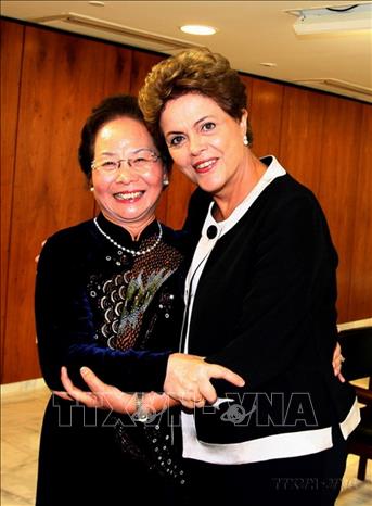 Phó Chủ tịch nước Nguyễn Thị Doan hội kiến Tổng thống Brazil Dilma Rousseff, nhân dịp tham dự Hội nghị Thượng đỉnh Phụ nữ Toàn cầu lần thứ 25 tại Brazil (2015). Ảnh: Thống Nhất – TTXVN