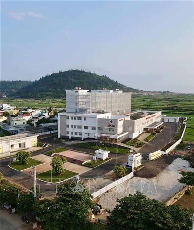 Trung tâm Y tế Quân dân y kết hợp huyện Lý Sơn có quy mô 100 giường bệnh, tổng mức đầu tư 287 tỷ đồng. Ảnh: TTXVN