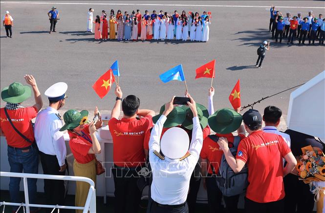 Lễ tiễn đoàn công tác số 13 - hành trình “Tuổi trẻ vì biển đảo quê hương” năm 2024 ra thăm huyện đảo Trường Sa. Ảnh: Hoàng Hiếu - TTXVN