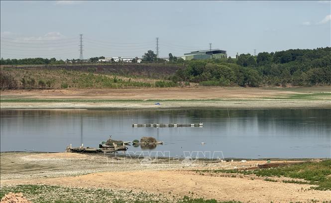 Nước hồ Sông Mây xanh trở lại. Ảnh:Công Phong - TTXVN