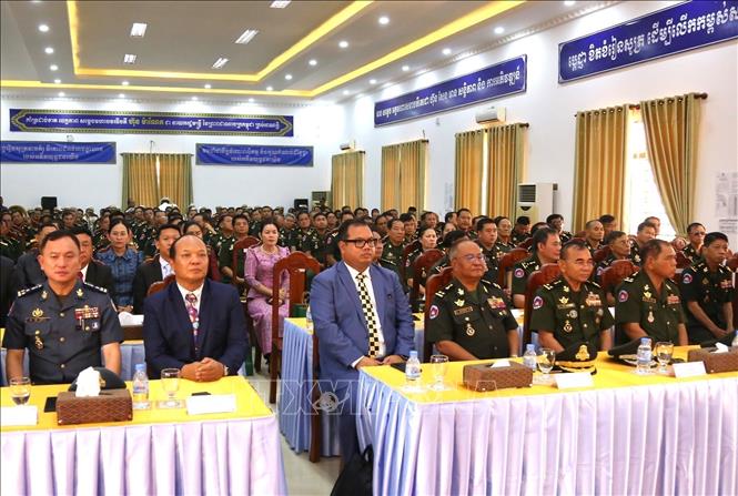 Delegates attend the awarding ceremony. VNA Photo: Hoàng Minh 