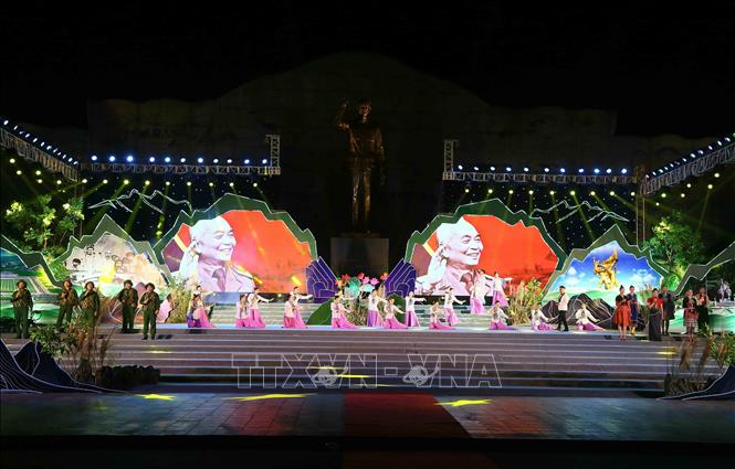 Chương trình nghệ thuật “Bản hùng ca Sơn La - Tây Bắc”. Ảnh: Quang Quyết – TTXVN
