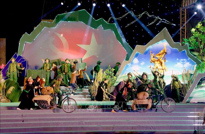 Chương trình nghệ thuật “Bản hùng ca Sơn La - Tây Bắc”. Ảnh: Quang Quyết – TTXVN