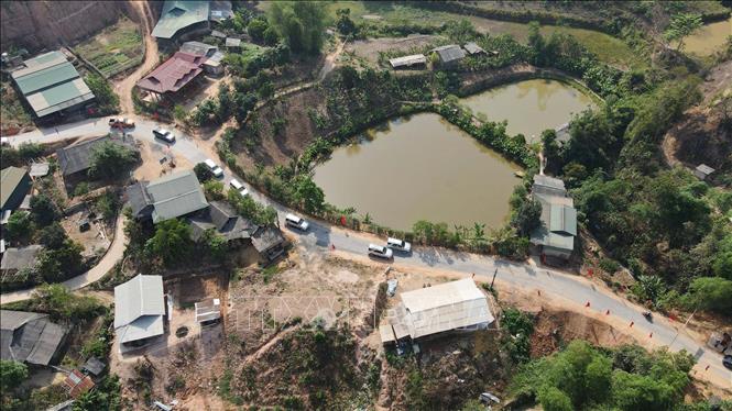 Tuyến đường Trung tâm huyện - Nà Khoa, công trình chào mừng Kỷ niệm 70 năm Chiến thắng Điện Biên Phủ. Ảnh: Trung Kiên - TTXVN