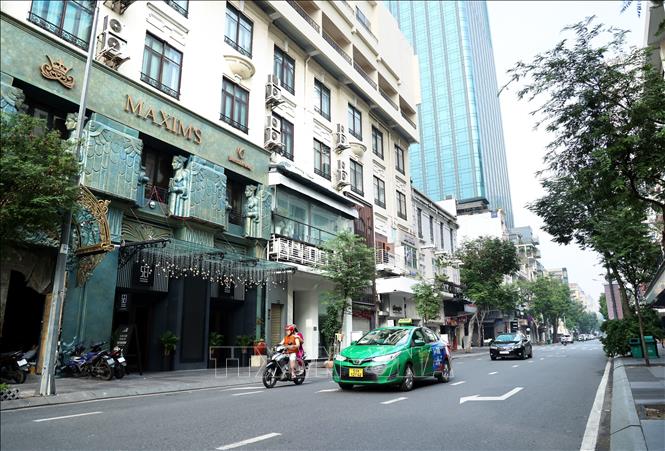 Many luxury boutiques are located on Dong Khoi street, District 1. VNA Photo: Hồng Đạt