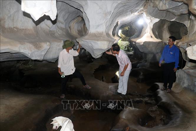 Hang Quân y núi Mo So, xã Bình An, huyện Kiên Lương. Ảnh: Lê Huy Hải - TTXVN
