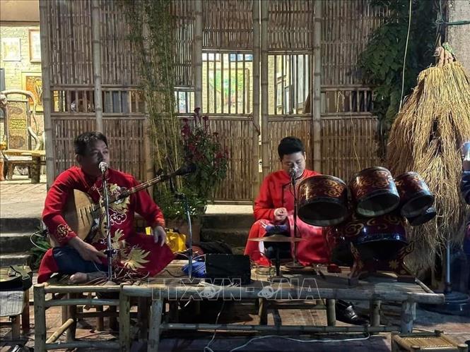 Biểu diễn các hoạt động nghệ thuật truyền thống trong chương trình 