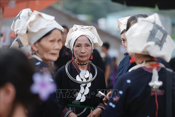 Phiên chợ độc đáo đã góp phần giúp đời sống người dân xứ đá trở nên sinh động, gìn giữ được nét văn hóa đặc sắc nơi đây. Ảnh: Minh Quyết - TTXVN