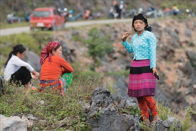 Các cô gái dân tộc trong trang phục truyền thống tại Chợ tình Khau Vai. Ảnh: Minh Quyết - TTXVN