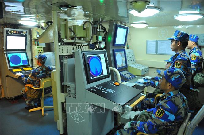 Cán bộ chiến sĩ Lữ đoàn 167, Vùng 2 Hải quân trong buổi huấn luyện đêm. Ảnh: Minh Đức - TTXVN