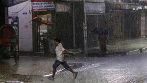 Rain brings relief amid heatwave in Bangladesh 