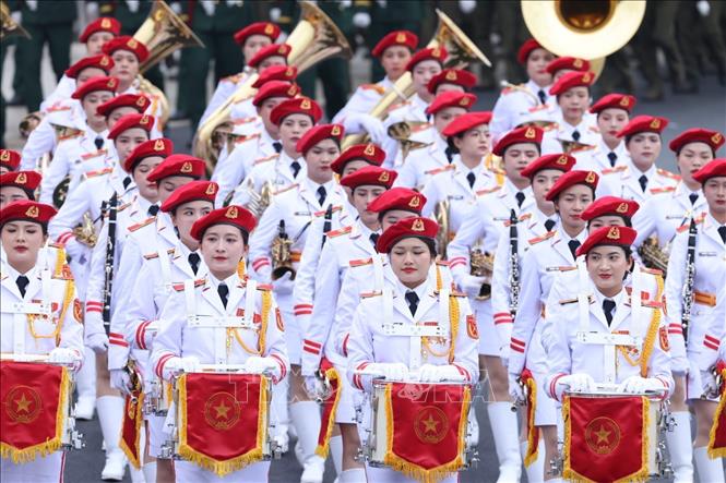 Khối nữ Quân nhạc diễu binh. Ảnh: Tuấn Anh - TTXVN