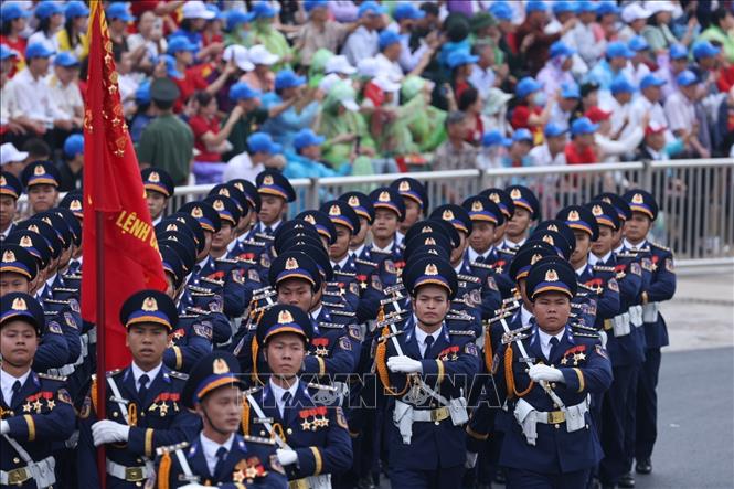 Khối sĩ quan Cảnh sát biển diễu binh. Ảnh: Tuấn Anh - TTXVN