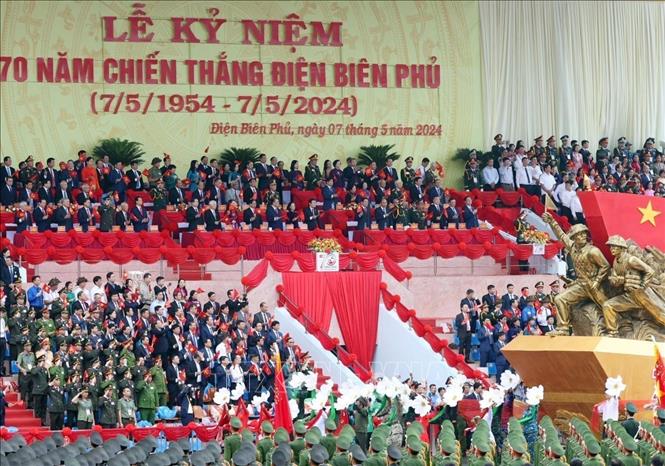 Các đại biểu dự lễ kỷ niệm 70 năm Chiến thắng Điện Biên Phủ. Ảnh: Tuấn Anh - TTXVN