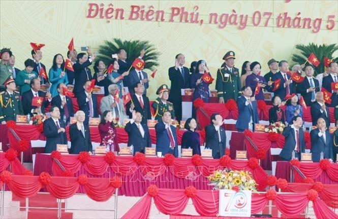 Các đồng chí lãnh đạo, nguyên lãnh đạo Đảng, Nhà nước và đại biểu dự lễ kỷ niệm. Ảnh: Tuấn Anh-TTXVN