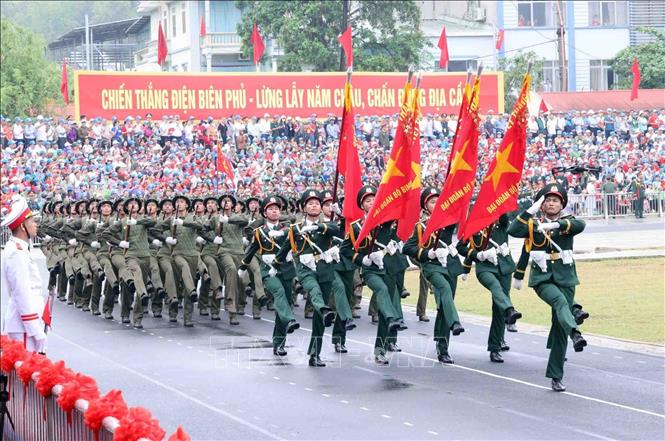 Màn diễu binh của Khối Chiến sĩ Điện Biên. Ảnh: Lâm Khánh - TTXVN