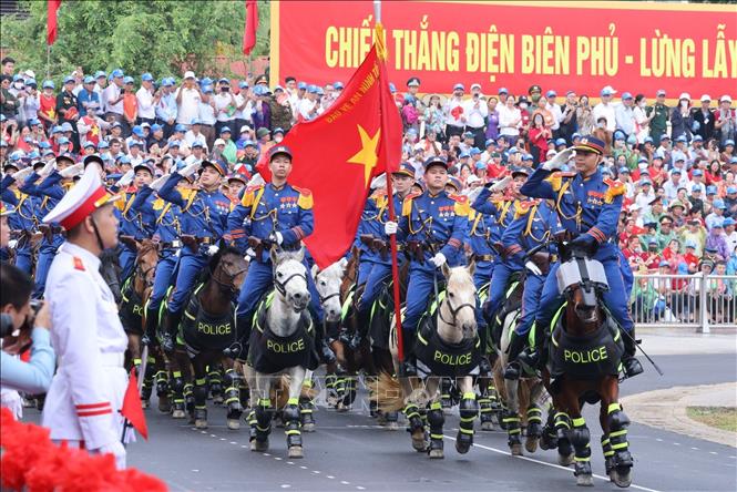 Khối Cảnh sát cơ động Kỵ binh diễu binh. Ảnh: Lâm Khánh - TTXVN