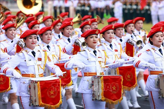 Khối nữ Quân nhạc diễu binh. Ảnh: Tuấn Anh - TTXVN