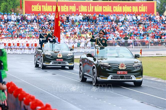 Khối Xe Chỉ huy, xe Tổ Quân kỳ toàn quân diễu binh. Ảnh: Dương Giang-TTXVN