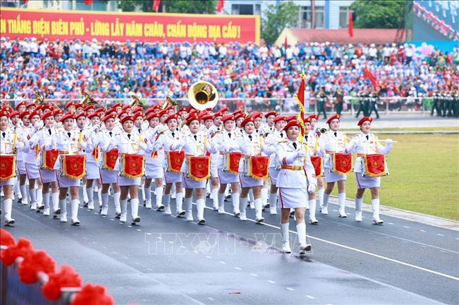 Khối nữ Quân nhạc diễu binh. Ảnh: Tuấn Anh - TTXVN