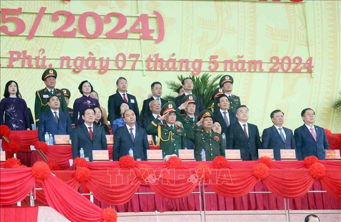 Các đồng chí lãnh đạo, nguyên lãnh đạo Đảng, Nhà nước tham dự lễ kỷ niệm. Ảnh: Lâm Khánh - TTXVN