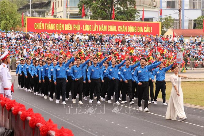 Khối Thanh niên diễu hành. Ảnh: Lâm Khánh - TTXVN