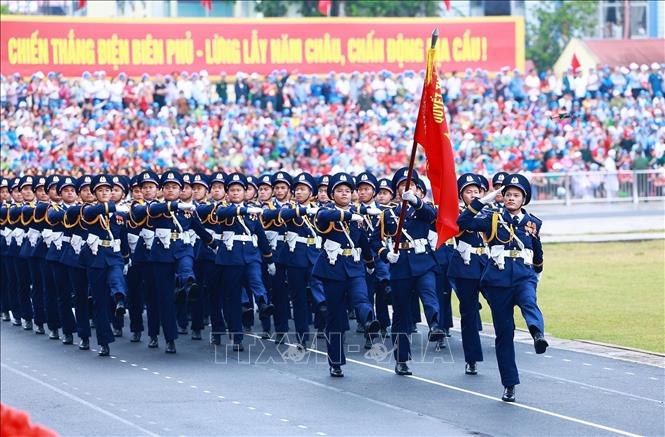 Khối sĩ quan Phòng không-Không quân diễu binh. Ảnh: Lâm Khánh - TTXVN
