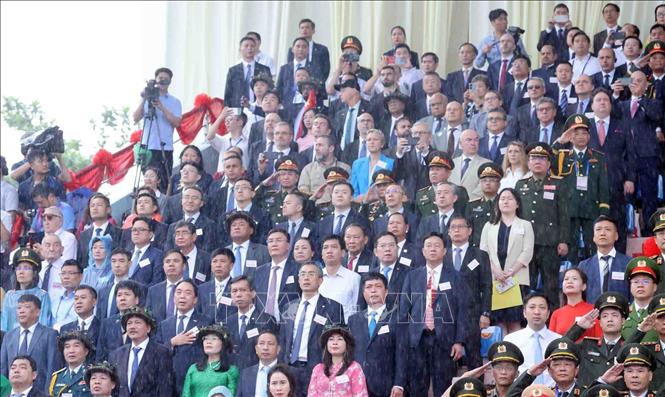 Các đại biểu dự lễ kỷ niệm 70 năm Chiến thắng Điện Biên Phủ. Ảnh: Lâm Khánh - TTXVN