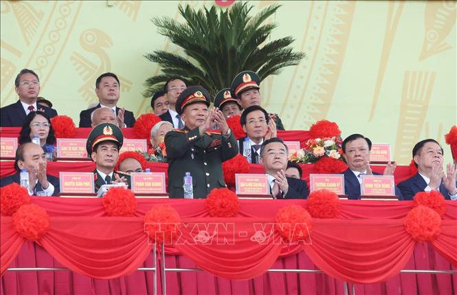 Phó Thủ tướng, Bộ trưởng Quốc phòng Lào Chansamose Chanyalath dự lễ kỷ niệm. Ảnh: Lâm Khánh - TTXVN
