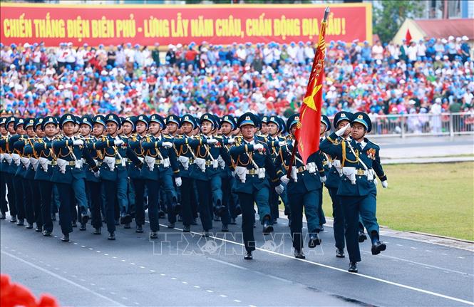 Khối sĩ quan Phòng không - Không quân diễu binh. Ảnh: Lâm Khánh - TTXVN