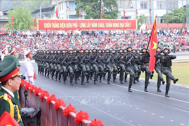 Khối sĩ quan Cảnh sát Đặc nhiệm diễu binh. Ảnh: Lâm Khánh - TTXVN