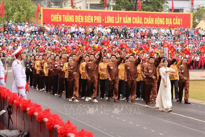 Khối Nông dân diễu hành. Ảnh: Lâm Khánh - TTXVN