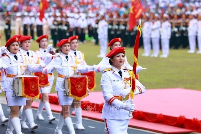 Khối nữ Quân nhạc diễu binh. Ảnh: Tuấn Anh - TTXVN
