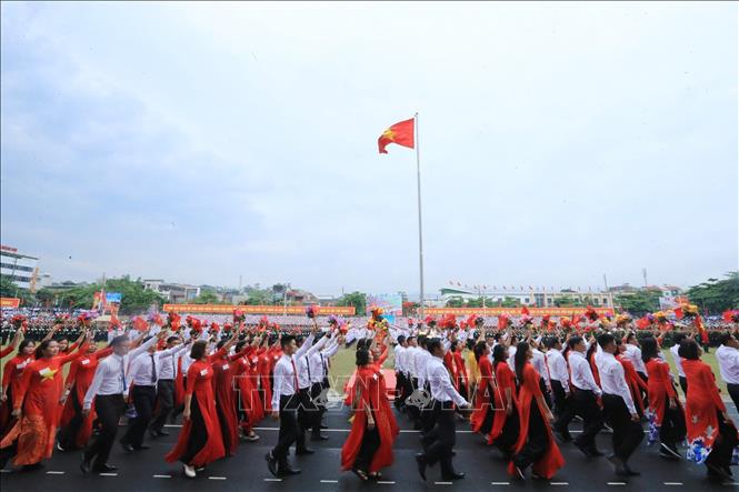 Khối Trí thức diễu hành. Ảnh: Lâm Khánh - TTXVN