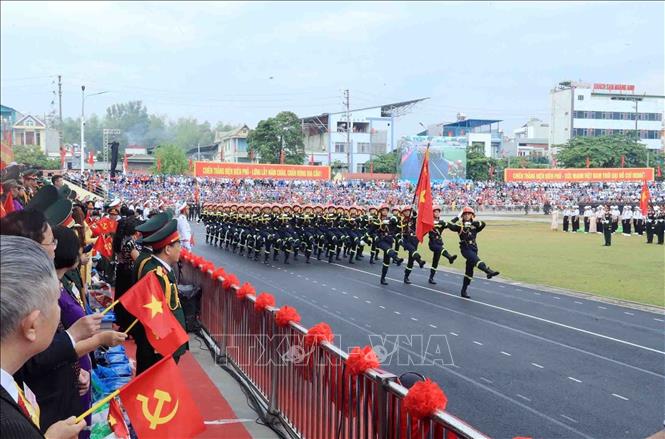 Khối sĩ quan Cảnh sát Phòng cháy, chữa cháy và cứu nạn, cứu hộ diễu binh. Ảnh: Lâm Khánh - TTXVN