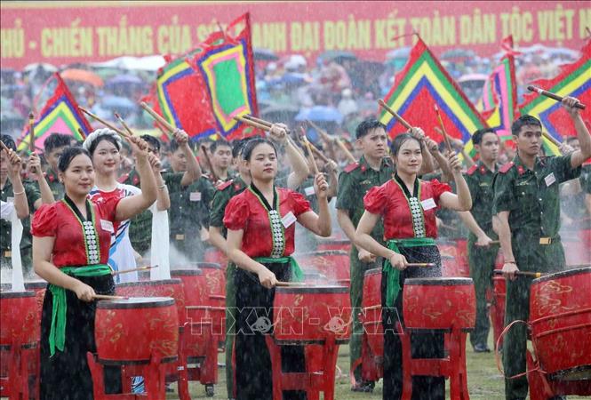 Chương trình biểu diễn nghệ thuật chào mừng lễ kỷ niệm. Ảnh: Lâm Khánh - TTXVN